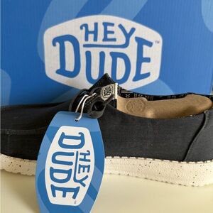 Women’s 9/Mens 7 Hey Dude Black Loafers